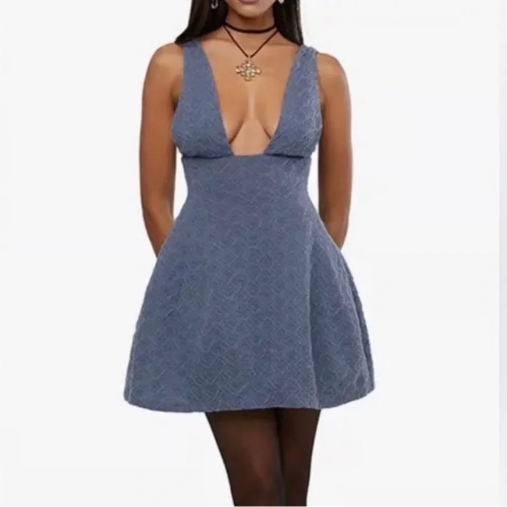 NWT WeWoreWhat Grey Blue Textured Knit V-Neck Mini Dress Size 6 - Picture 1 of 7